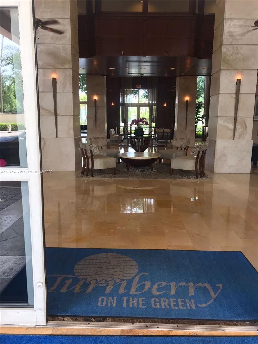 Beautiful 2/2 fully furnished corner unit, washer and dryer inside unit, huge floor plan, condo offers resort style amenities, walking distance to aventura mall. school zone, don't miss it