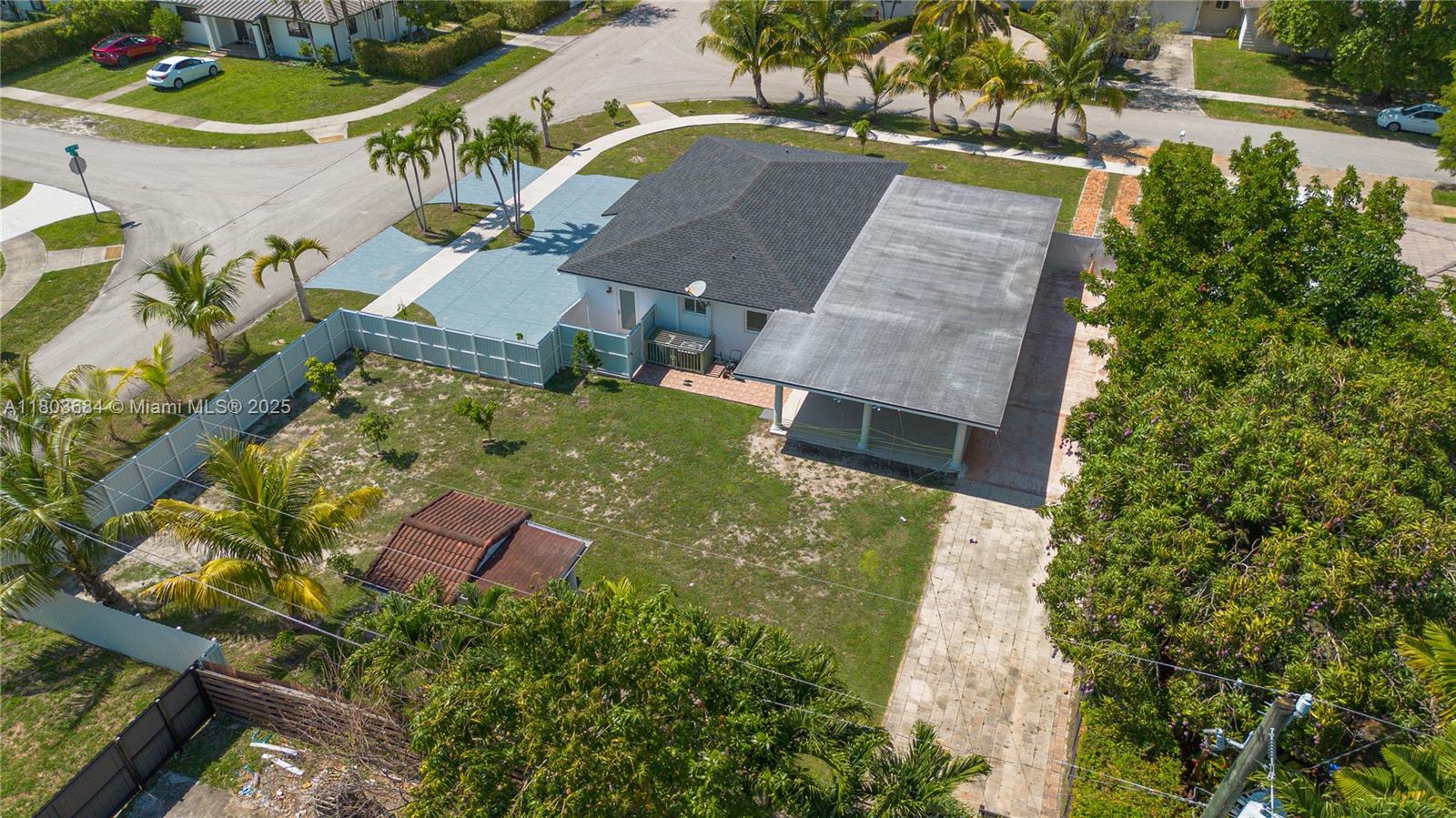TROPICAL HIGHLANDS - Residential