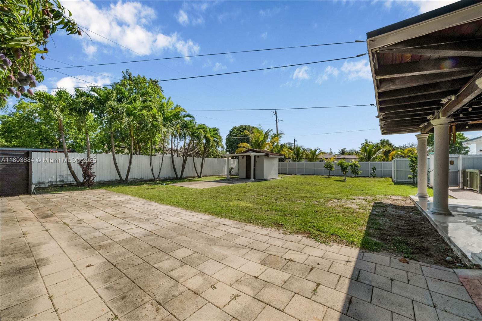 TROPICAL HIGHLANDS - Residential