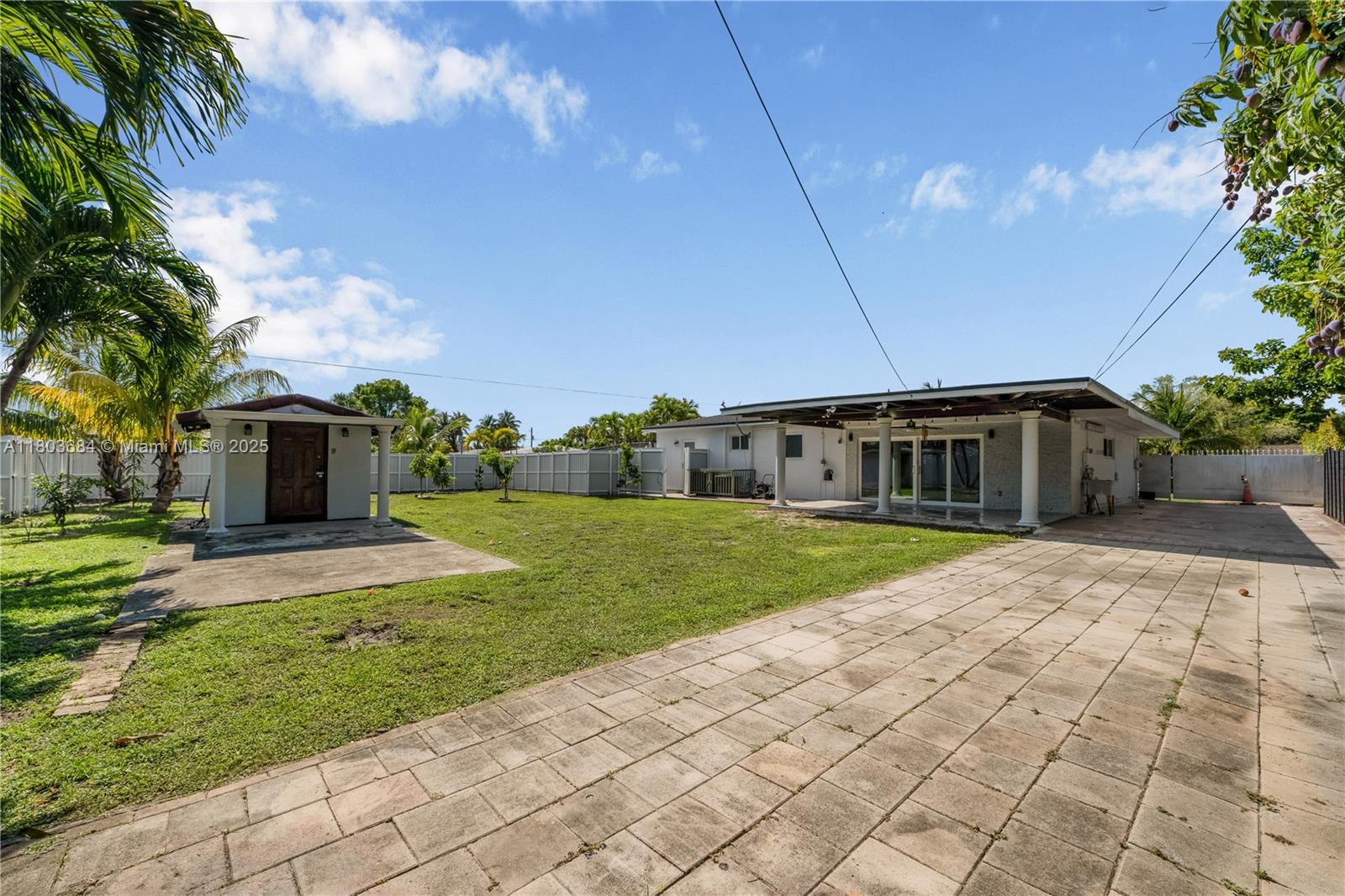 TROPICAL HIGHLANDS - Residential
