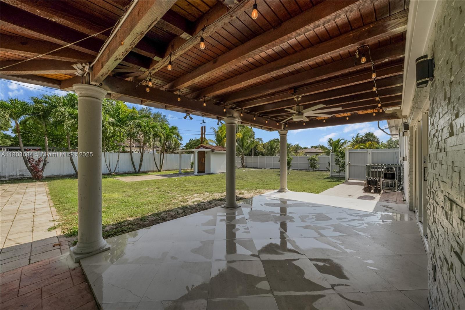 TROPICAL HIGHLANDS - Residential