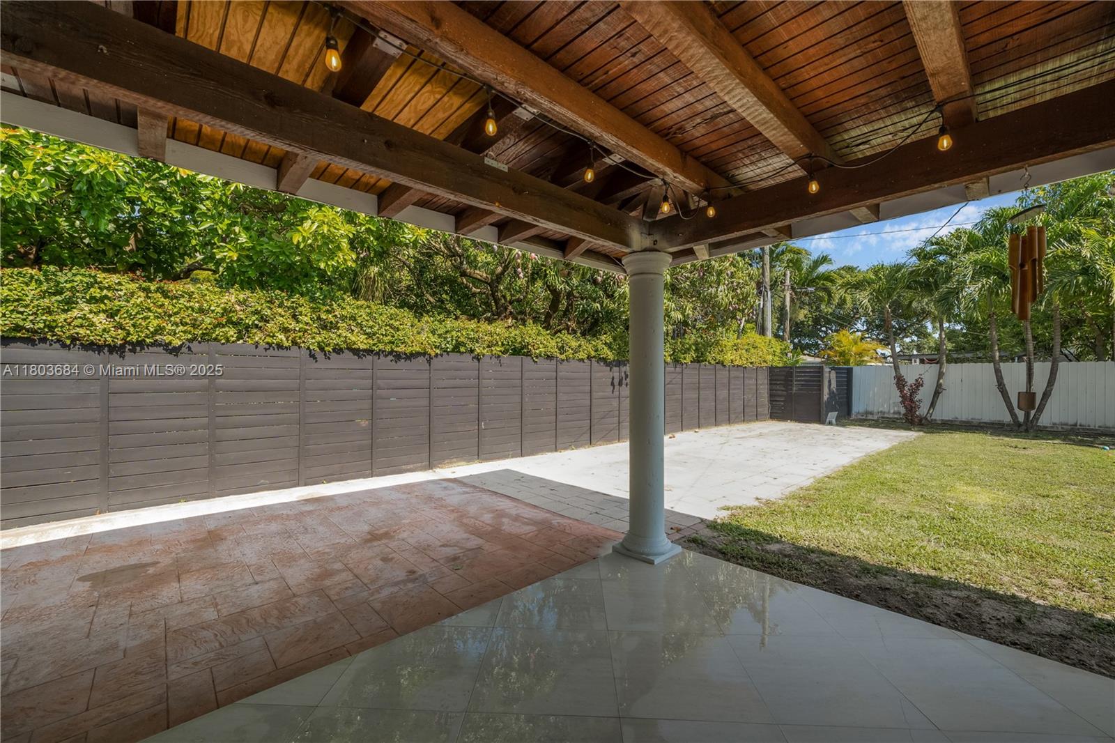 TROPICAL HIGHLANDS - Residential
