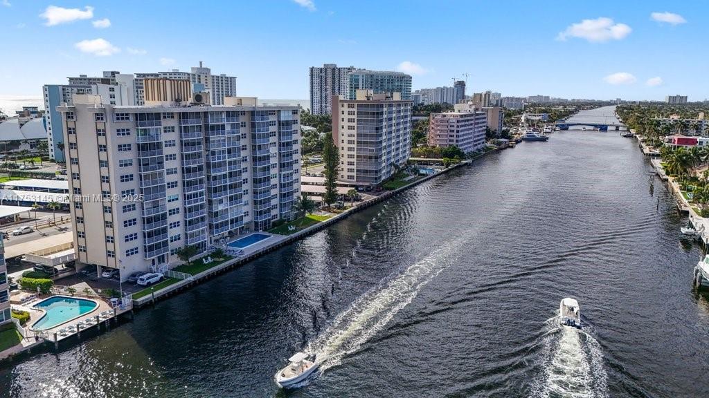 303 N Riverside Dr 903