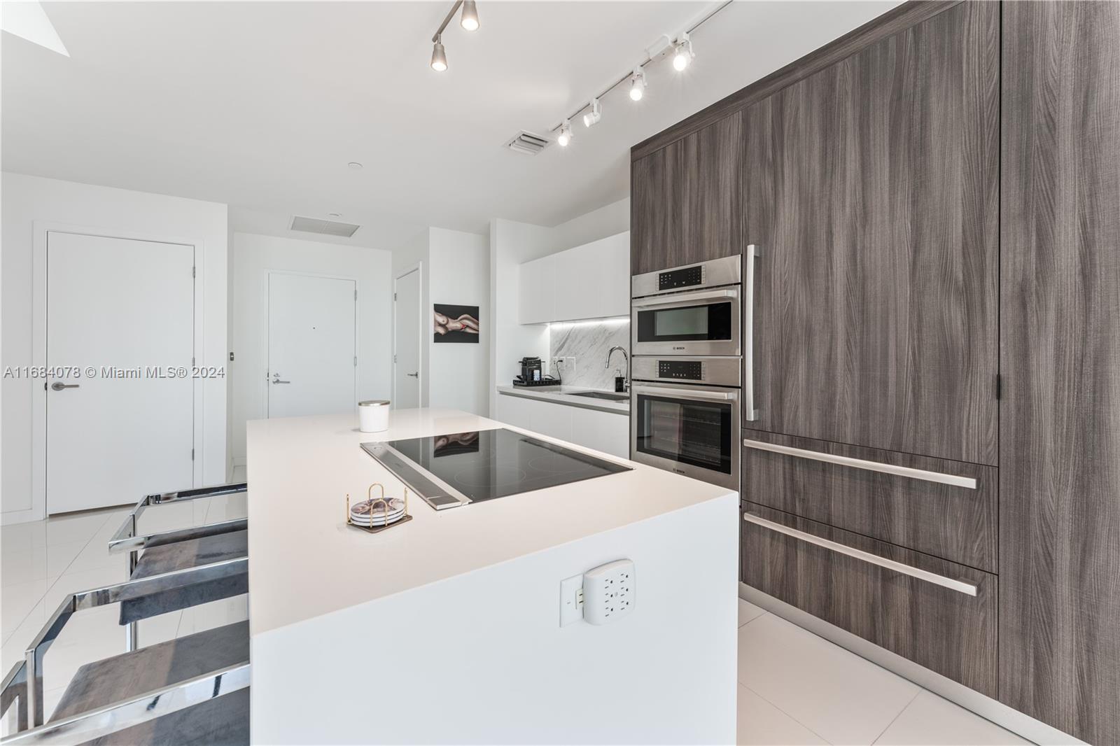 View photos, virtual tours, details... 851 NE 1st Ave 3302