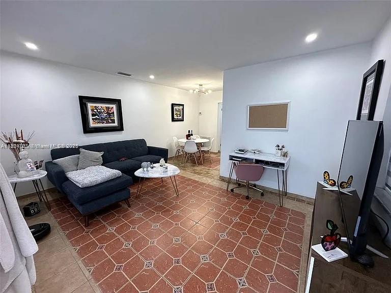 TAMIAMI TRAIL PARK - Residential Lease