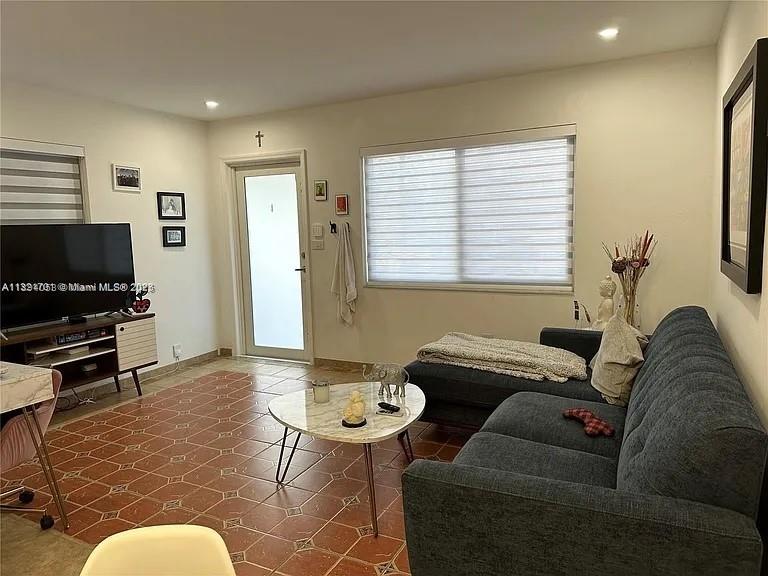 TAMIAMI TRAIL PARK - Residential Lease
