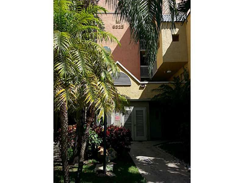 NICE 1 BED, 1 BATH WITH BALCONY OVERLOOKING THE POOL. LIKE NEW BERBER CARPET, NEW APPLIANCES, FULL SIZE WASHER & DRYER INSIDE UNIT, TENNIS COURT, RAQUETBALL, POOL AND JACUZZI. EASY ACCESS TO PALMETTO EXPRESSWAY (826). JUST MINUTES AWAY FROM DOLPHIN AND IN TERNATIONAL MALL.
