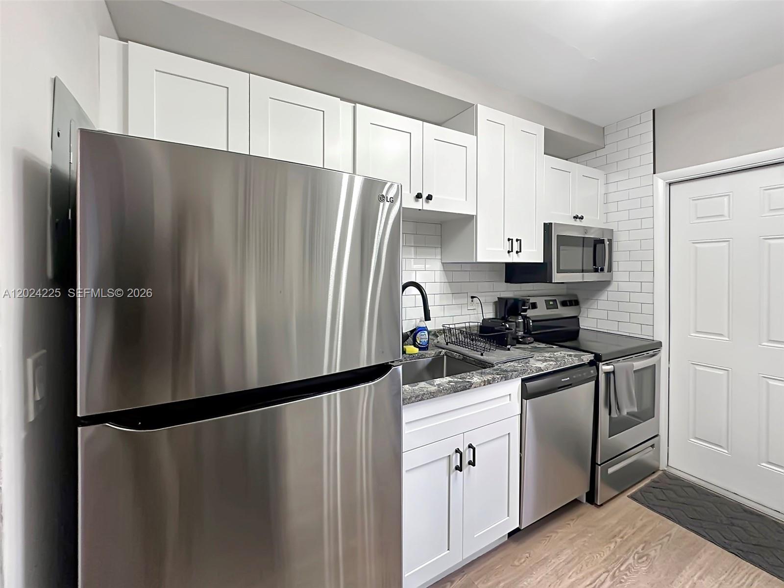 POMELO PARK - Residential Lease