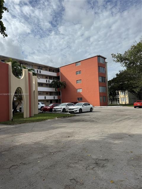 1700 NE 191st St 511 Miami FL 33179