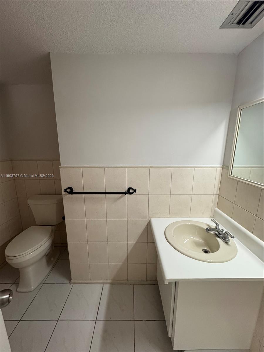 JADE WINDS GRP EASTER LIL - Residential Lease