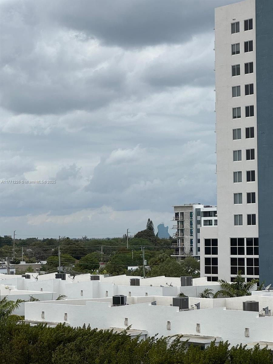 LOFTS AT HOLLYWOOD STATIO - Residential