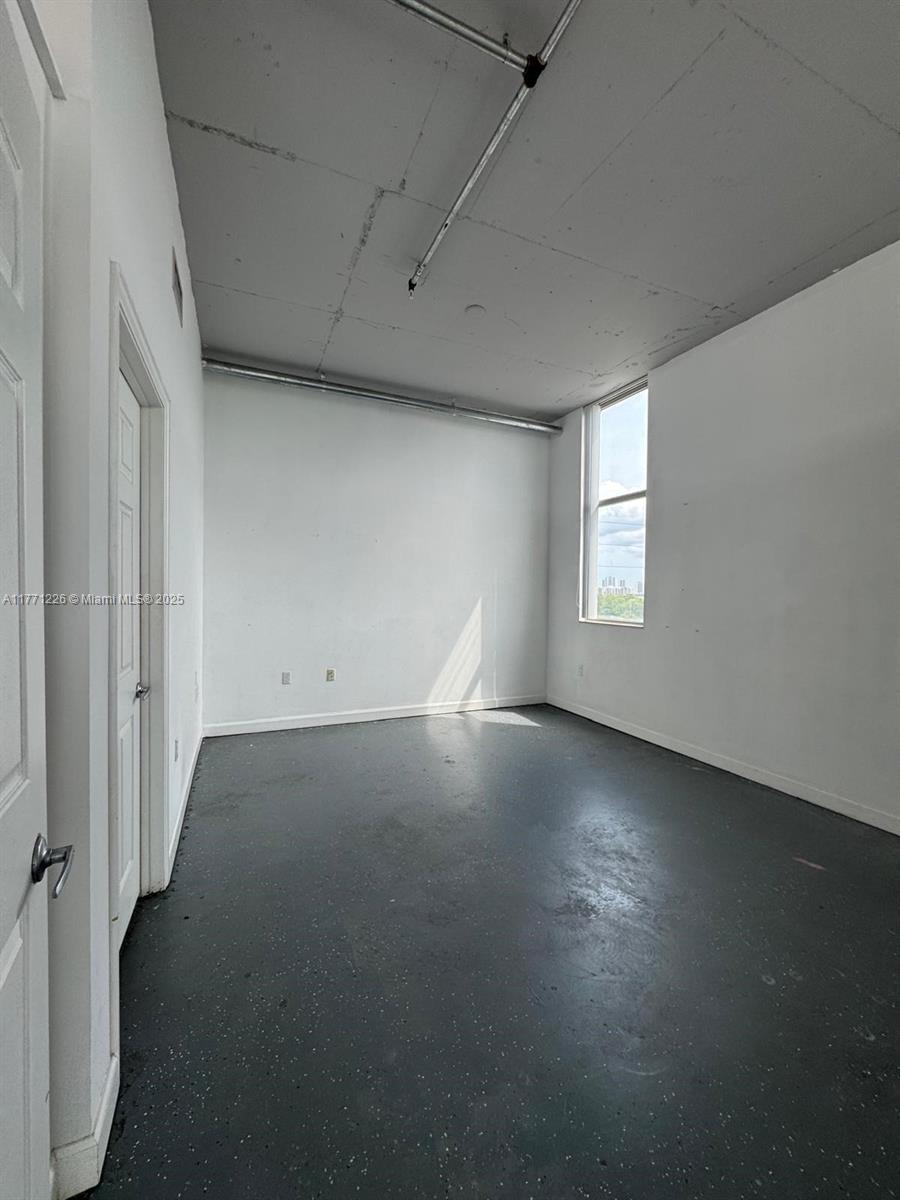 LOFTS AT HOLLYWOOD STATIO - Residential