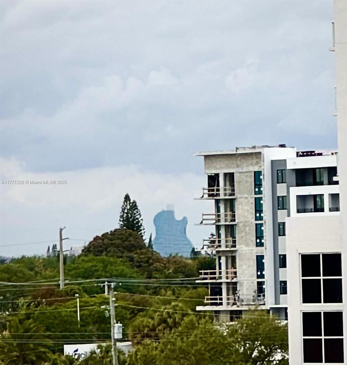 LOFTS AT HOLLYWOOD STATIO - Residential