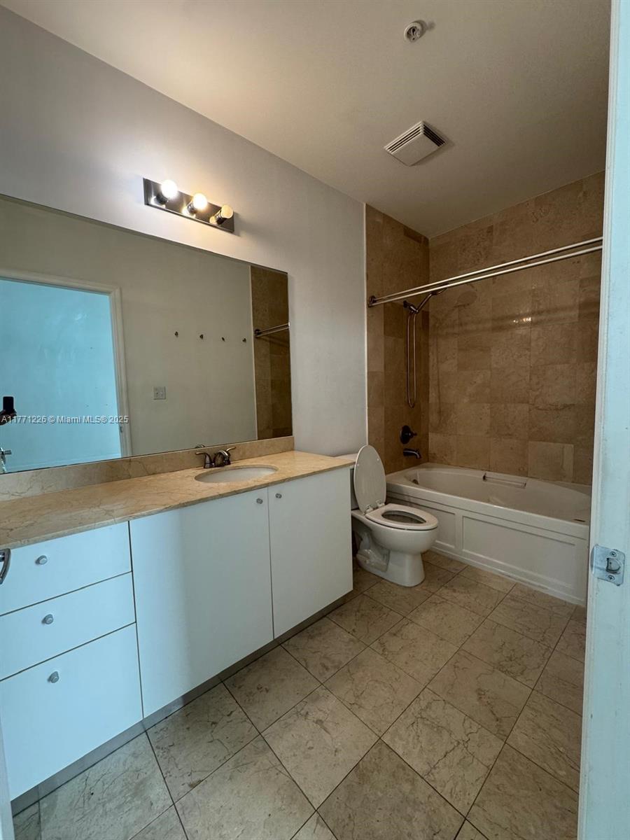 LOFTS AT HOLLYWOOD STATIO - Residential