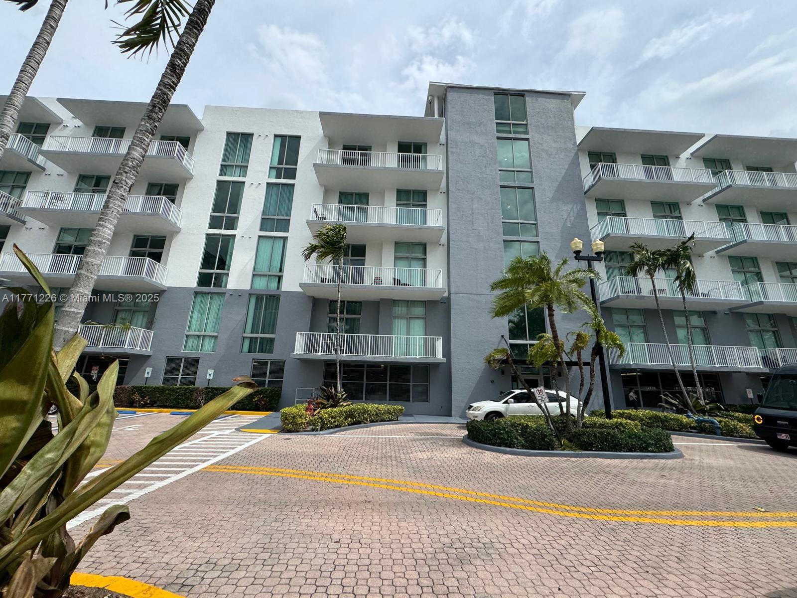 2100 Van Buren St 503