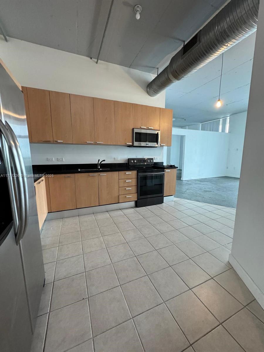 2100 Van Buren St 503