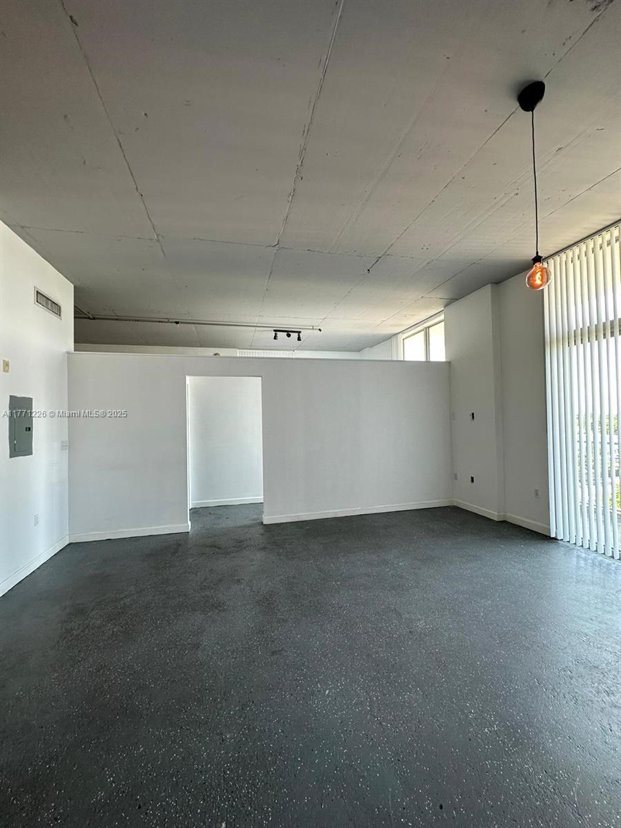 LOFTS AT HOLLYWOOD STATIO - Residential