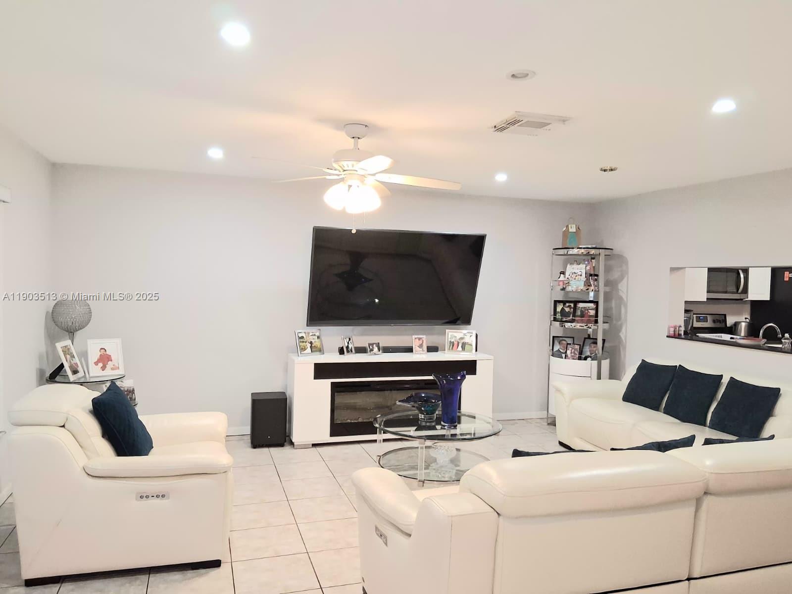 PEMBROKE POINTE - Residential