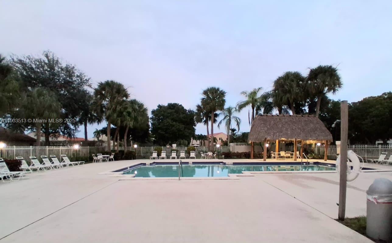 PEMBROKE POINTE - Residential