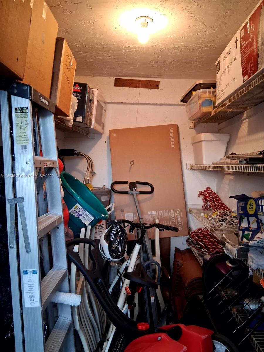 PEMBROKE POINTE - Residential