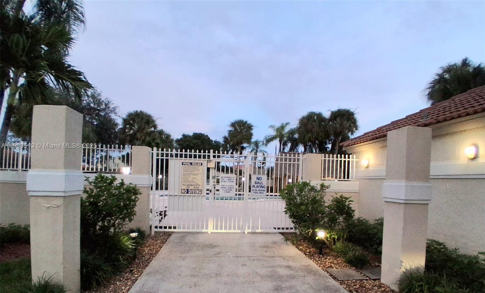 PEMBROKE POINTE - Residential