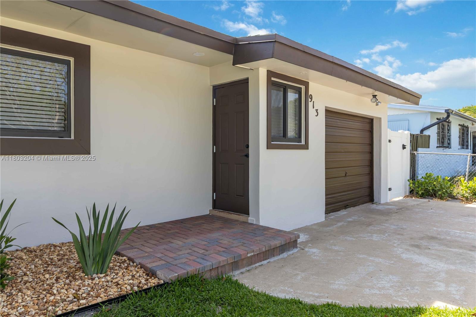 913 SW 49th Ave