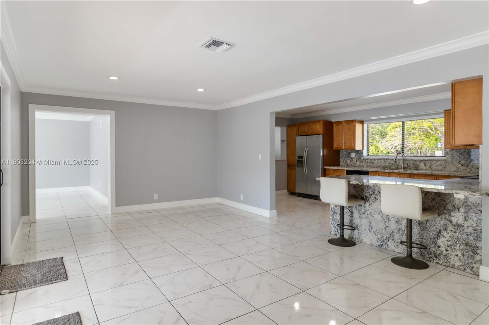 913 SW 49th Ave