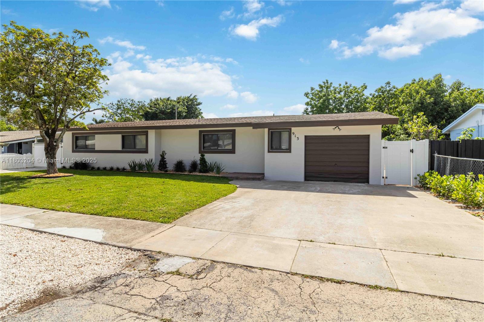 913 SW 49th Ave