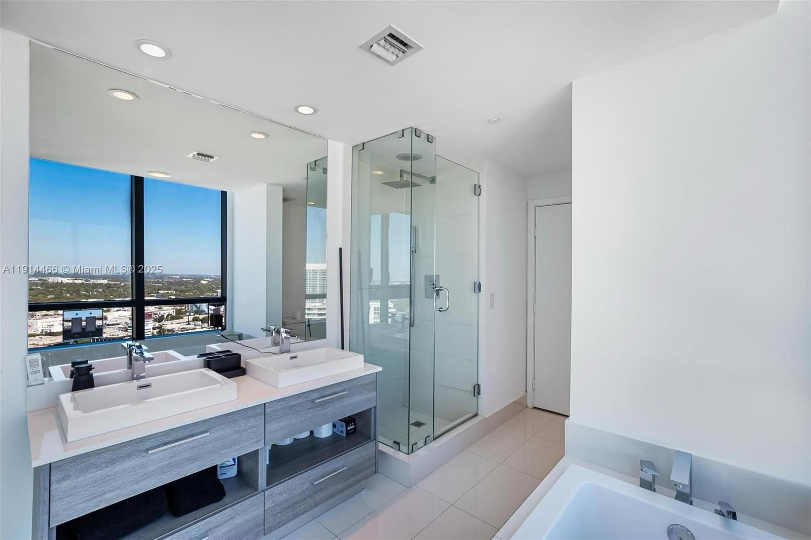 PARAISO BAY CONDO - Residential Lease