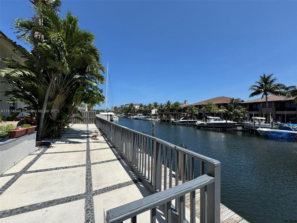 Photo of 2724 NE 15th St #4, Fort Lauderdale, FL 33304 (MLS # A11874848)