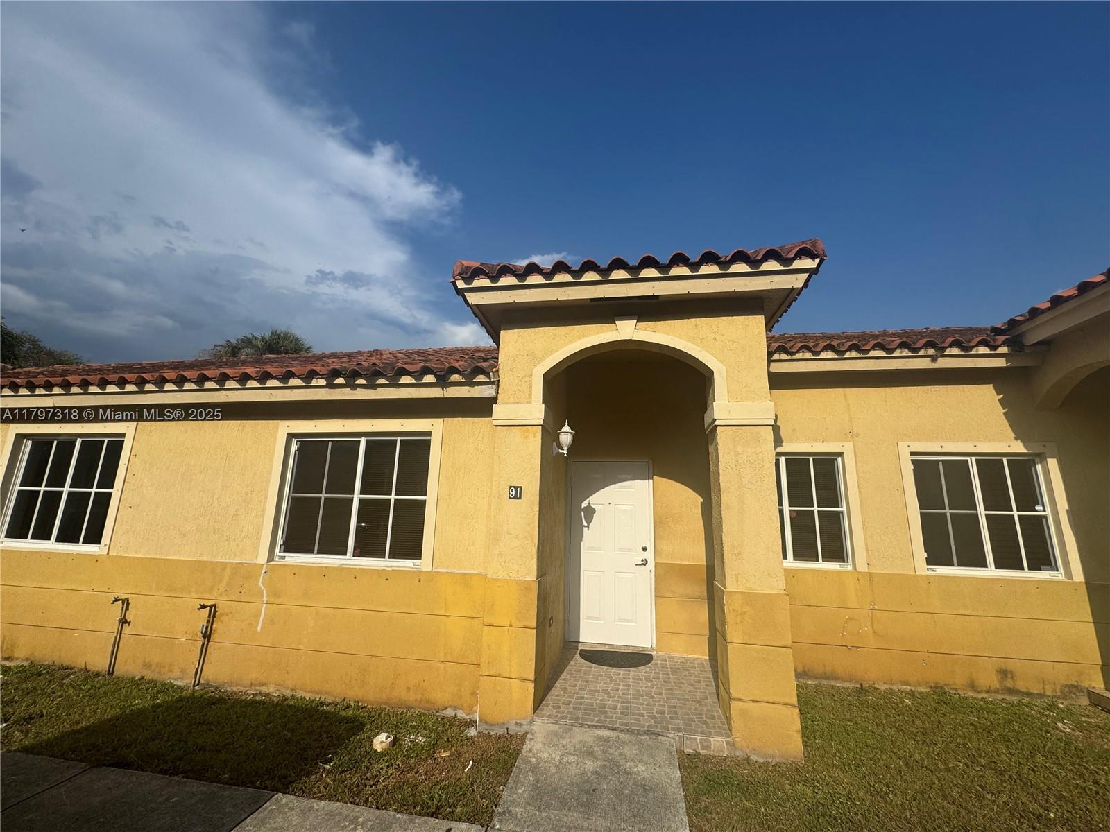 91 Ne 13th Ave 17, Homestead, Miami-Dade County, Florida - 2 Bedrooms  
2 Bathrooms - 