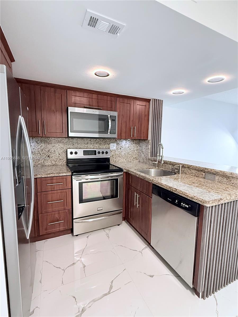 CORAL POINTE TOWNHOMES CO - Residential