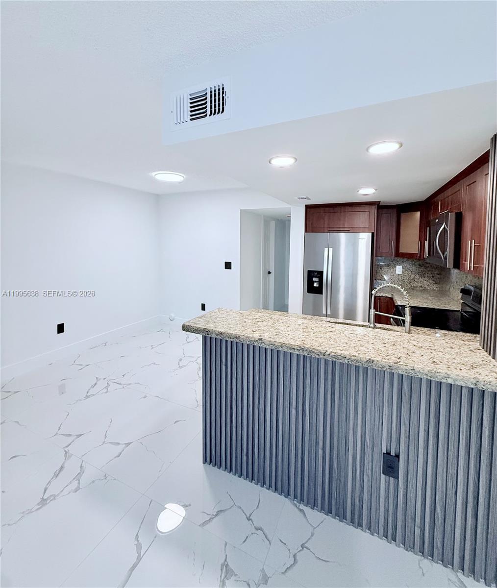 CORAL POINTE TOWNHOMES CO - Residential