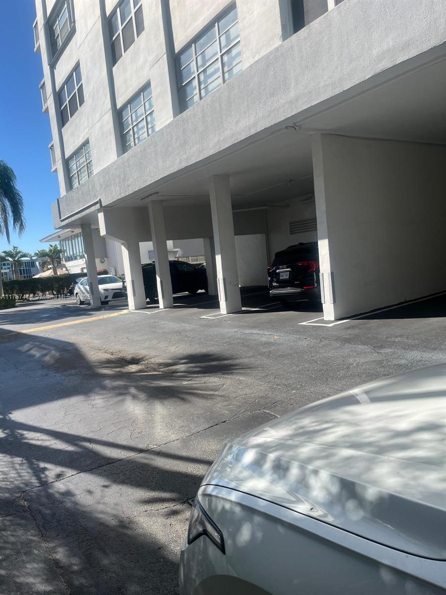 ASHLEIGH HOUSE CONDO - Residential Lease