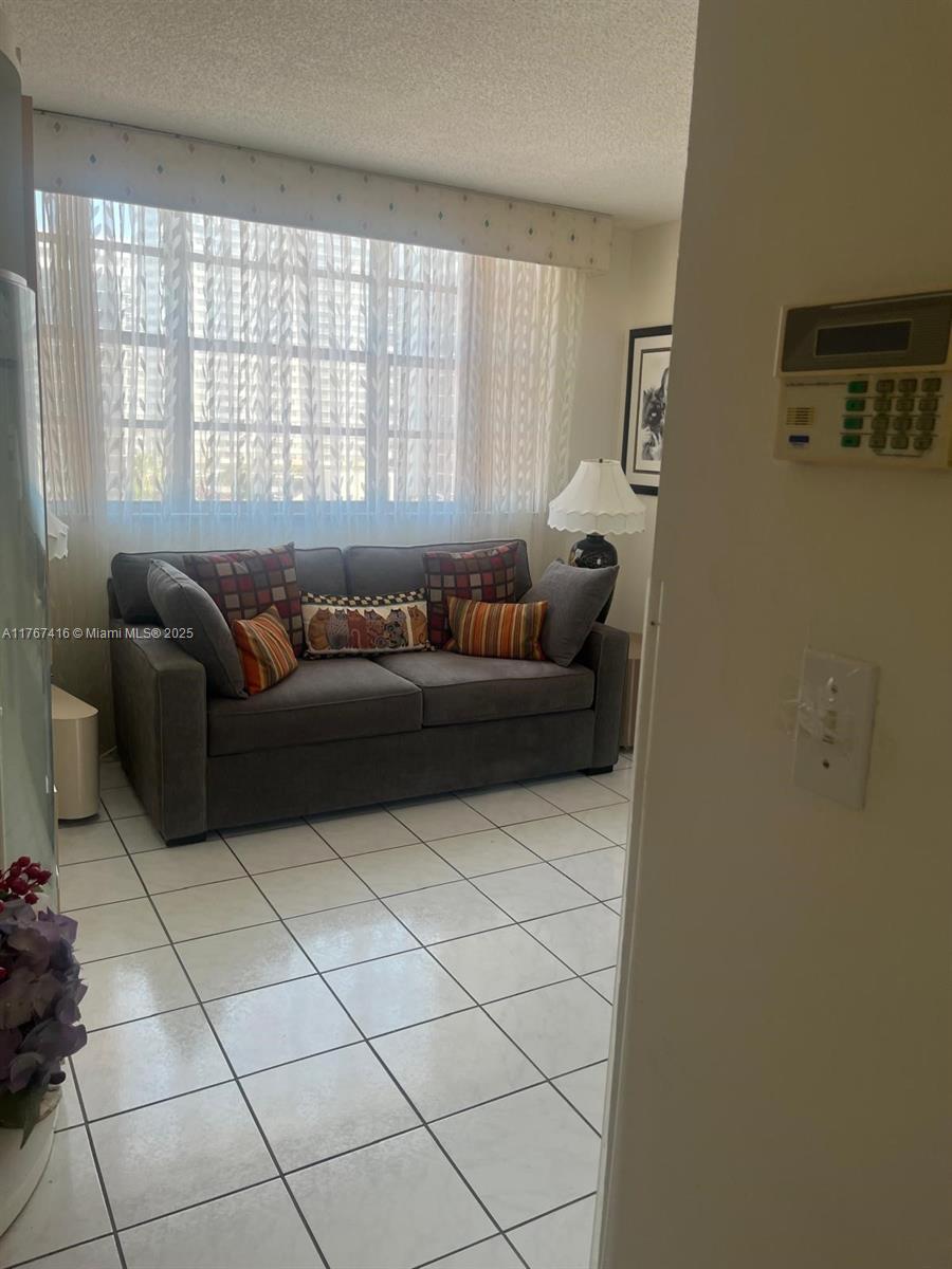 ASHLEIGH HOUSE CONDO - Residential Lease