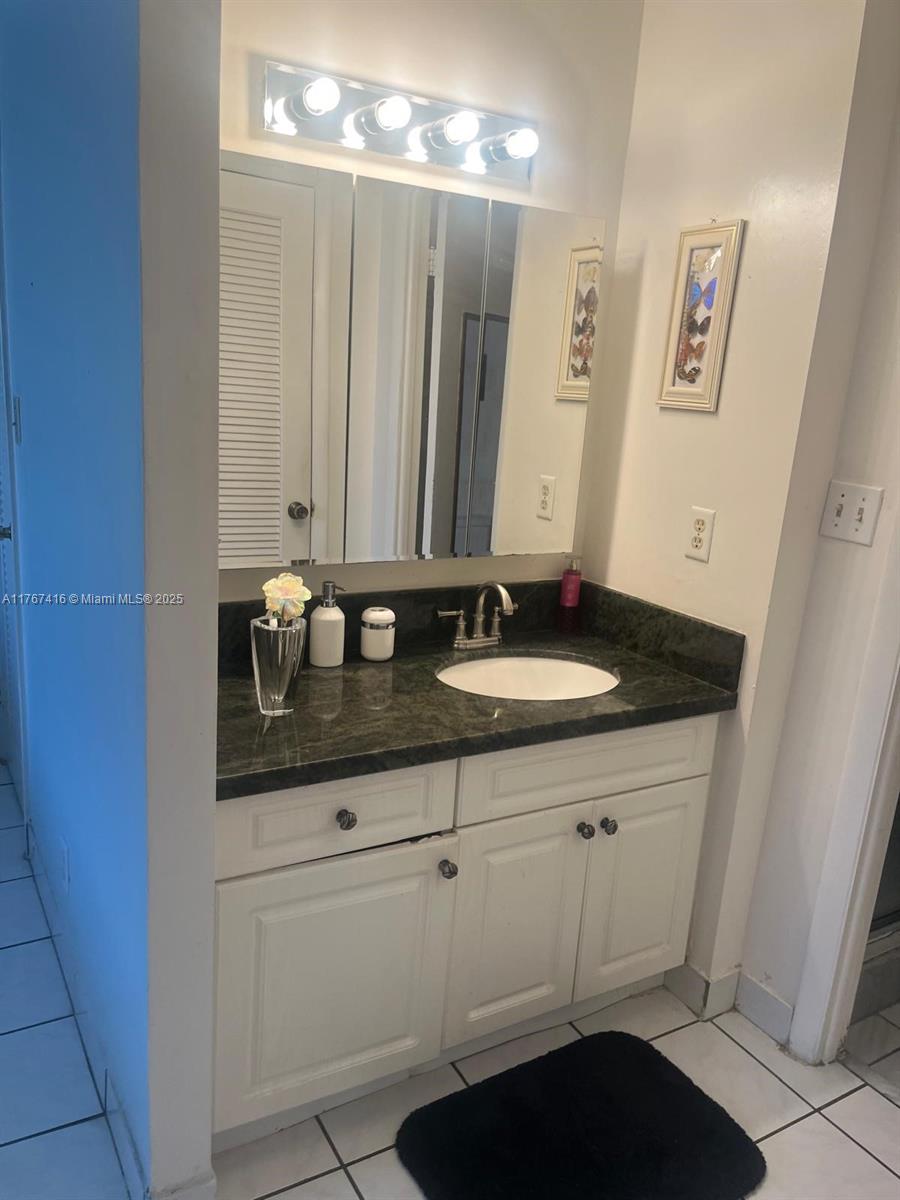 ASHLEIGH HOUSE CONDO - Residential Lease