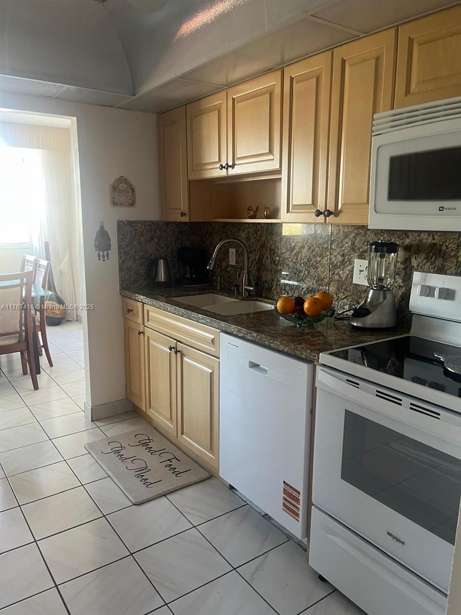 ASHLEIGH HOUSE CONDO - Residential Lease