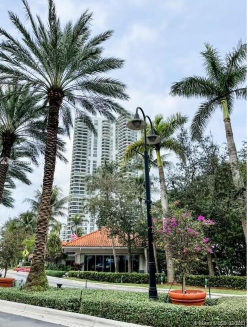 MYSTIC POINTE TOWER 400 C - Residential