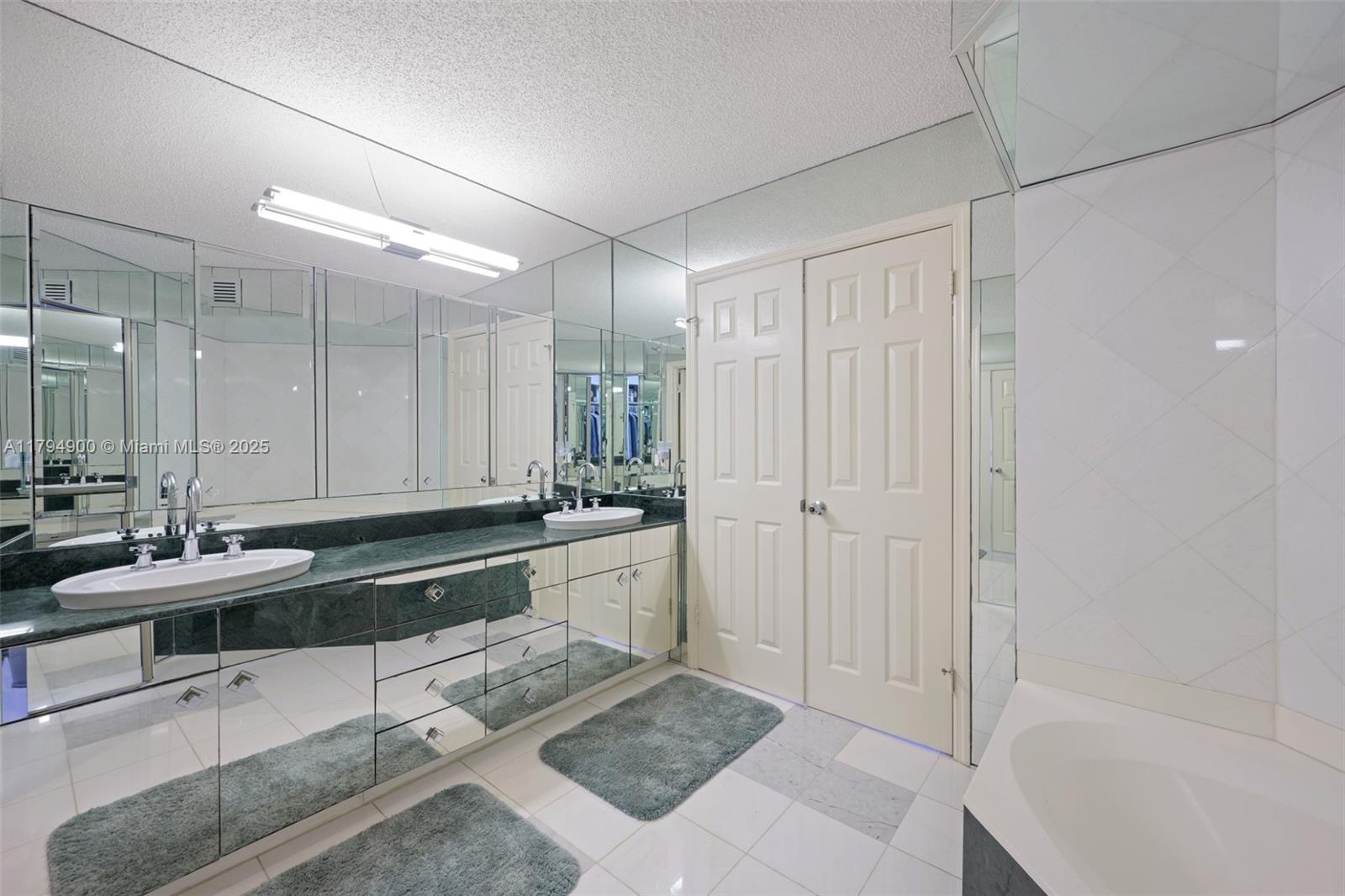 MYSTIC POINTE TOWER 400 C - Residential