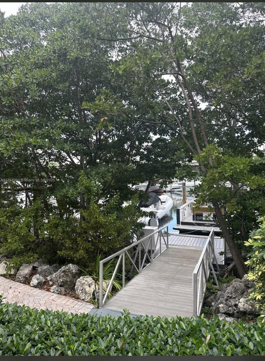 MYSTIC POINTE TOWER 400 C - Residential