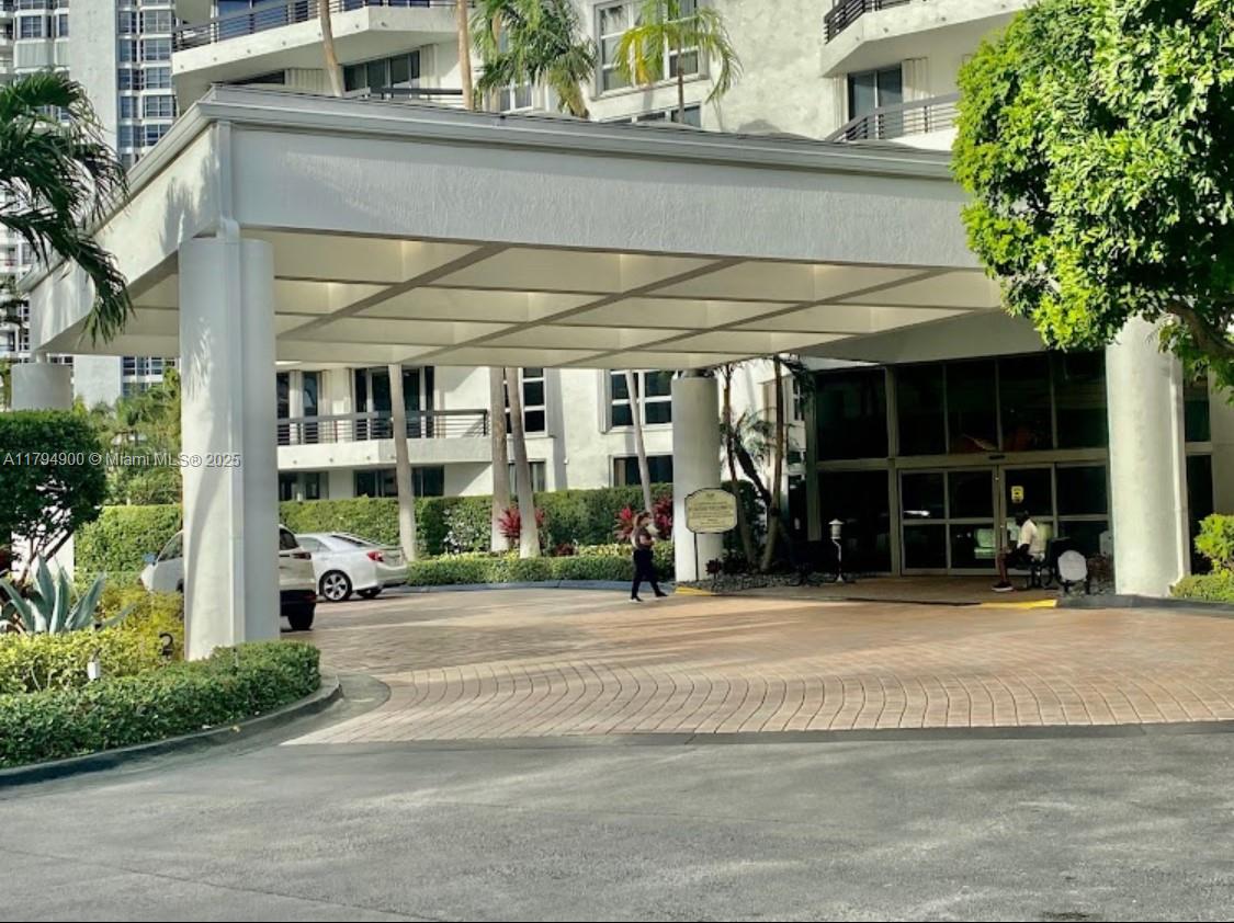 MYSTIC POINTE TOWER 400 C - Residential