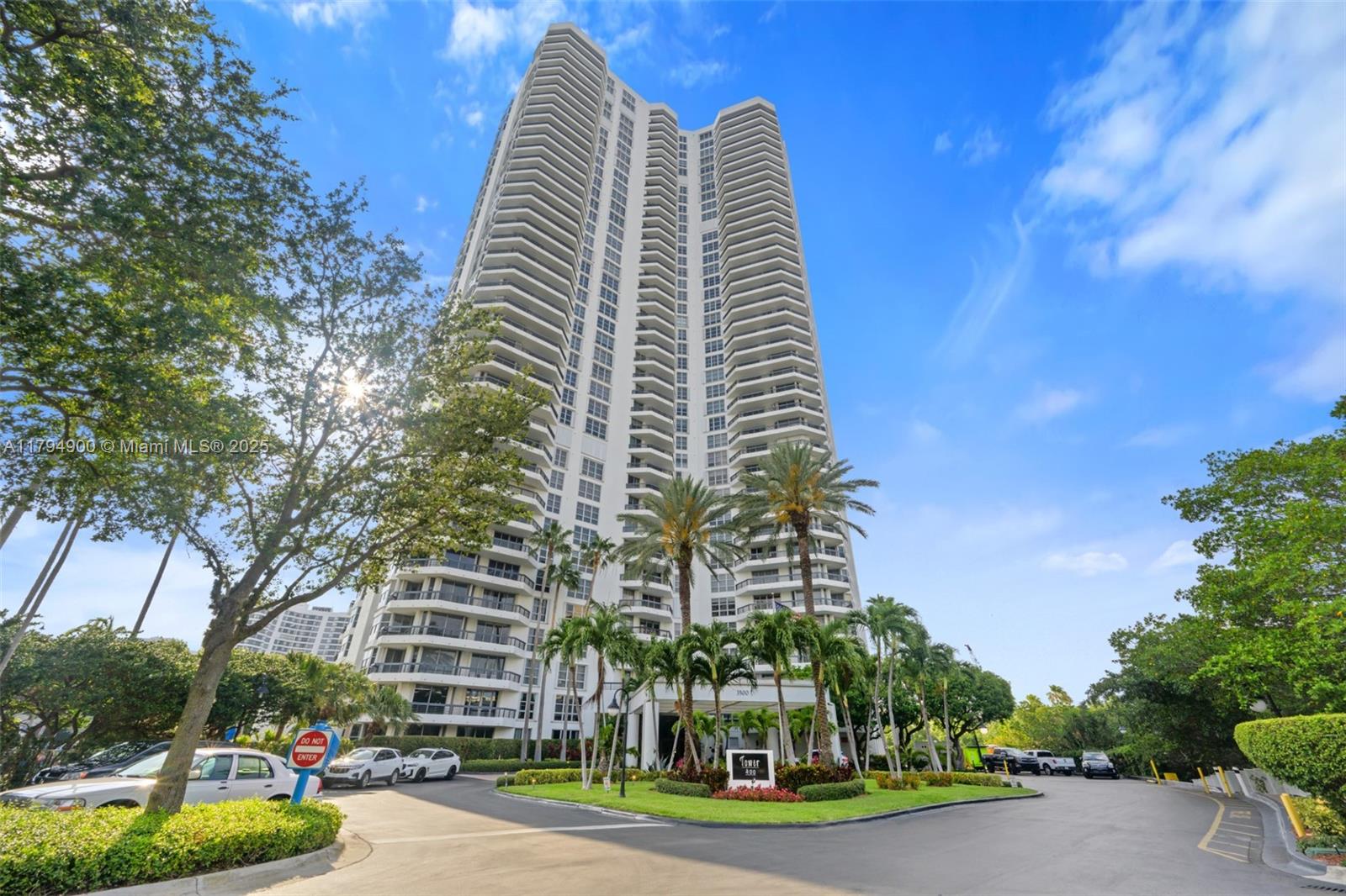 MYSTIC POINTE TOWER 400 C - Residential