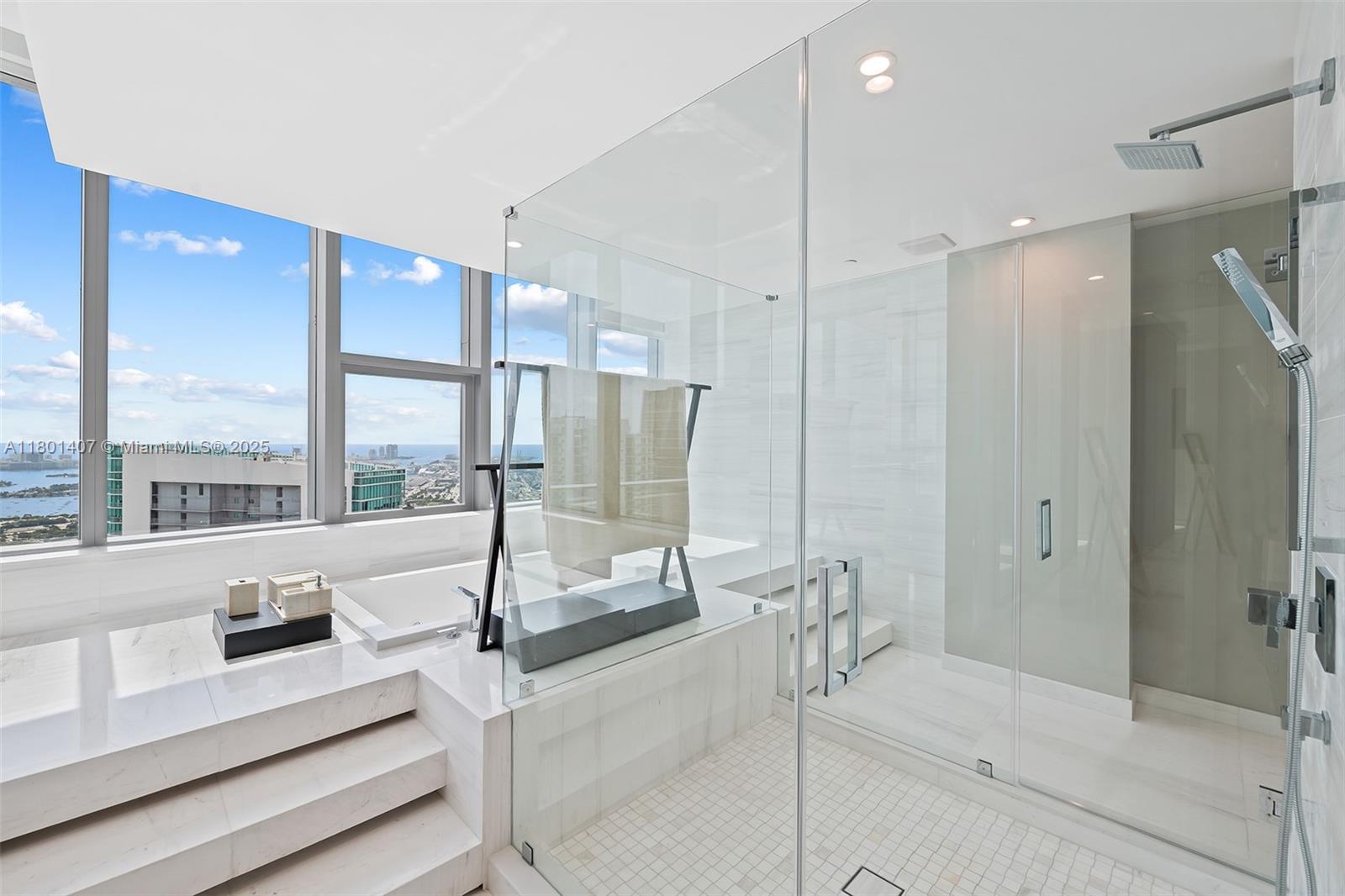 PARAMOUNT MIAMI WORLDCENT - Residential