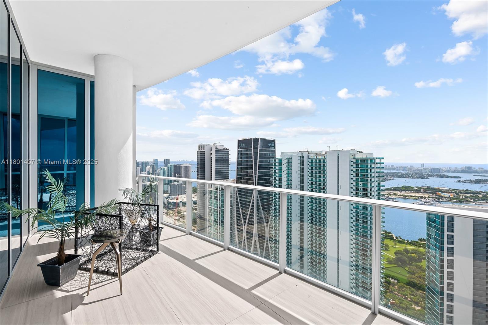 PARAMOUNT MIAMI WORLDCENT - Residential