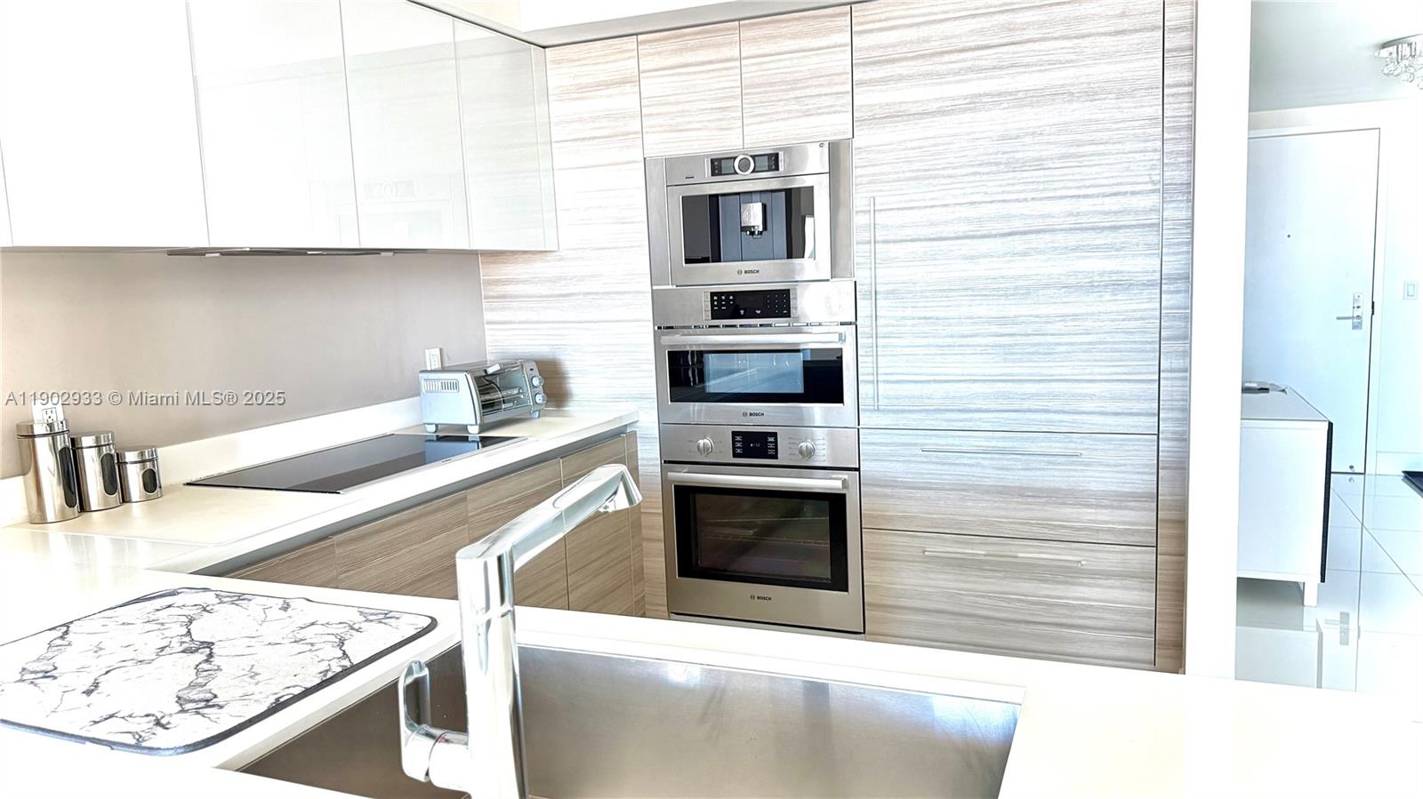 PARQUE TOWERS CONDO - Residential