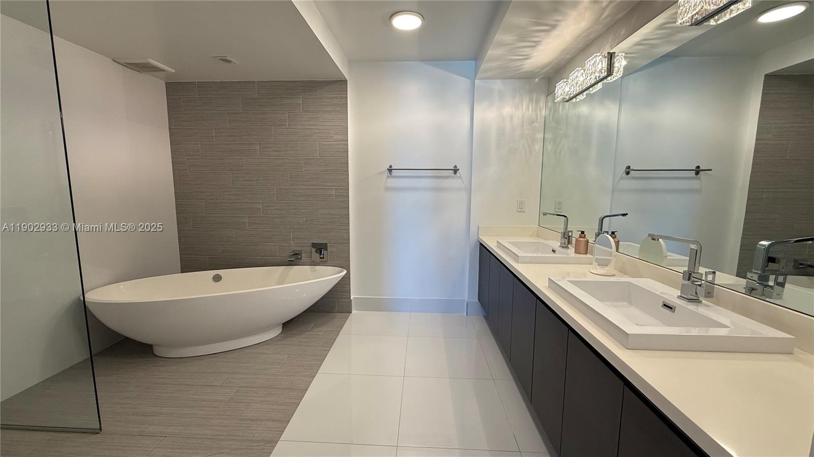 PARQUE TOWERS CONDO - Residential