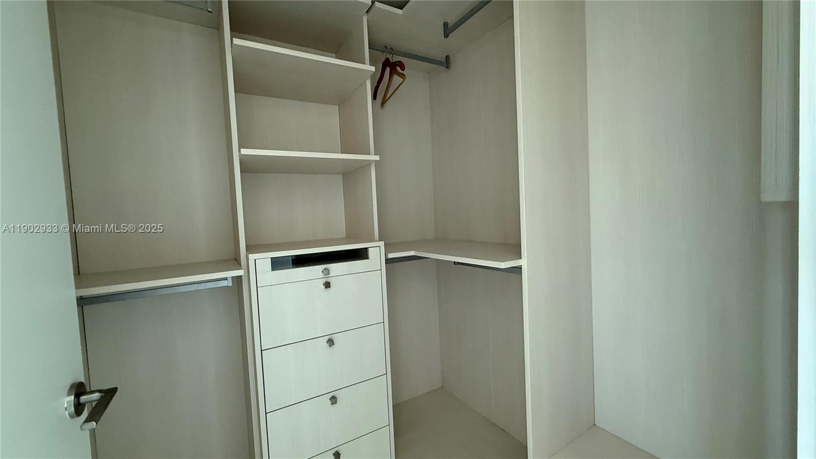 PARQUE TOWERS CONDO - Residential