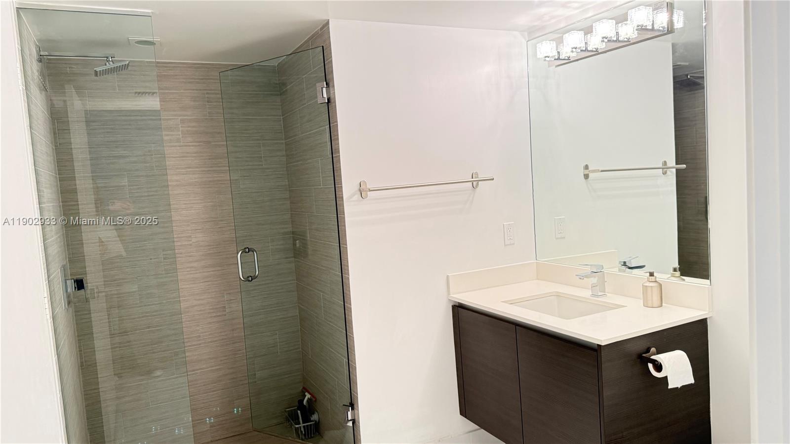 PARQUE TOWERS CONDO - Residential