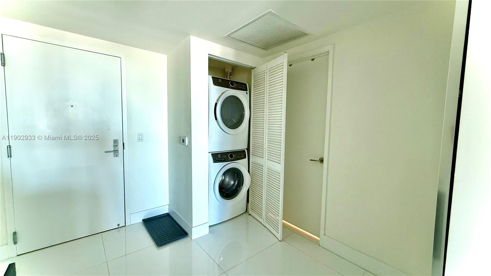 PARQUE TOWERS CONDO - Residential