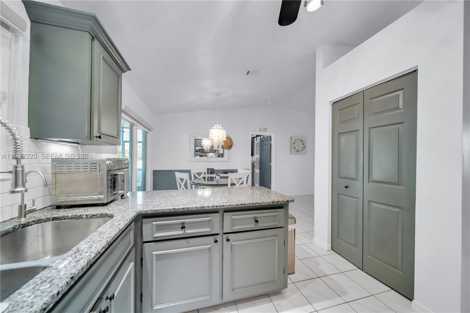 San Carlos Park - Residential